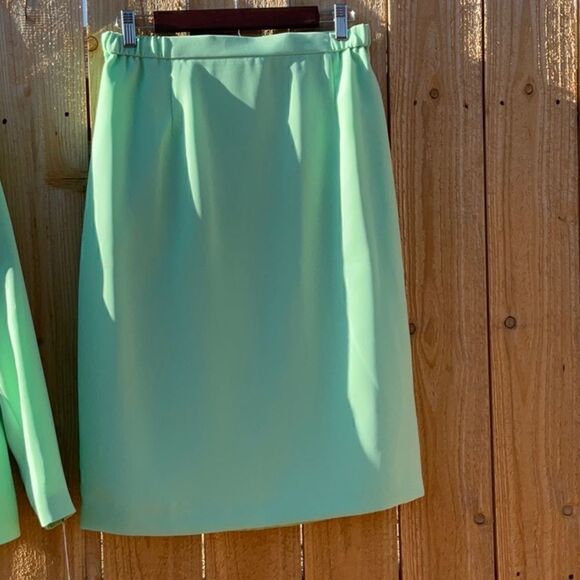 🔥 Take 50% OFF- Signature Collection Women's 2pc Skirt Suits, Size-12P - Picture 3 of 15